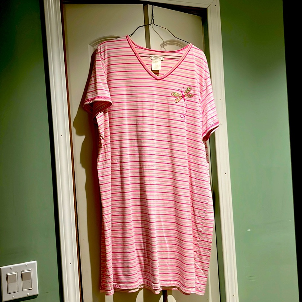This is a secret treasure sleepwear nightgown size large/XL